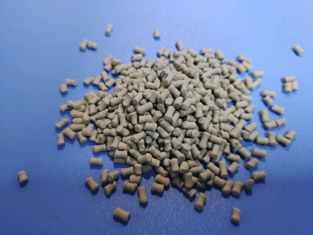 Grey White Desiccant Masterbatch CaO PE Carrier For Injection
